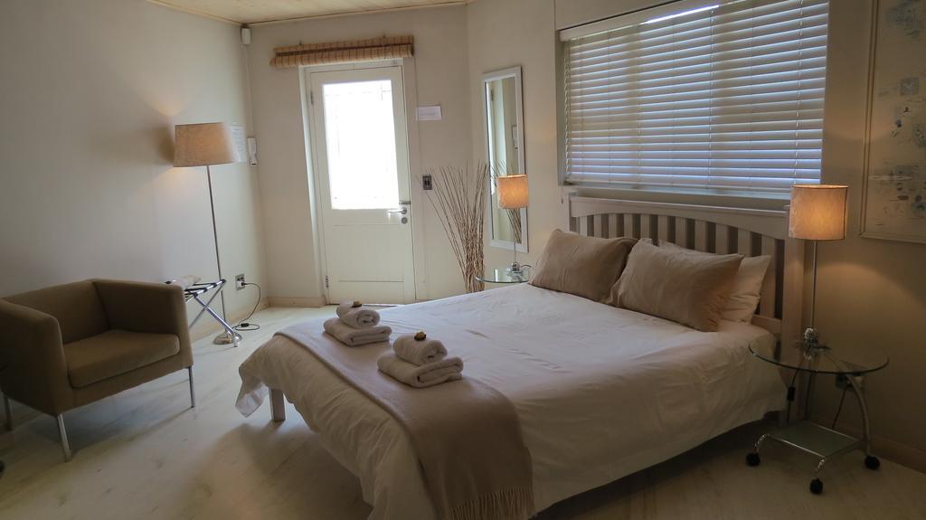Kasa Nama Hotel Edgemead Szoba fotó