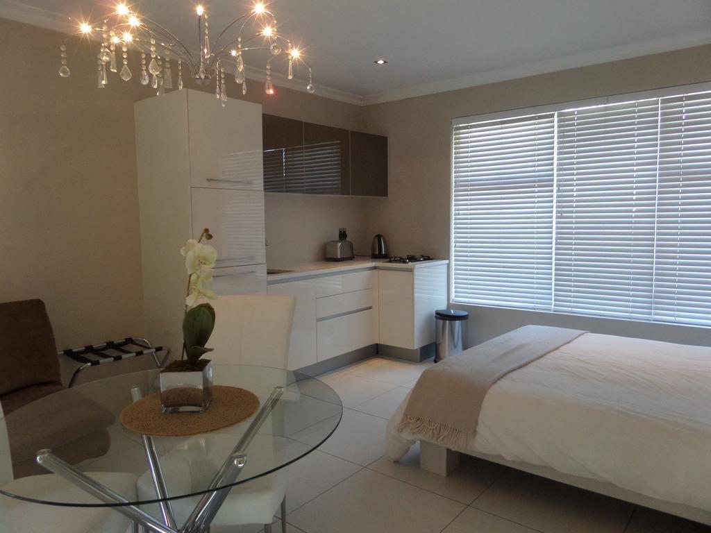 Kasa Nama Hotel Edgemead Szoba fotó