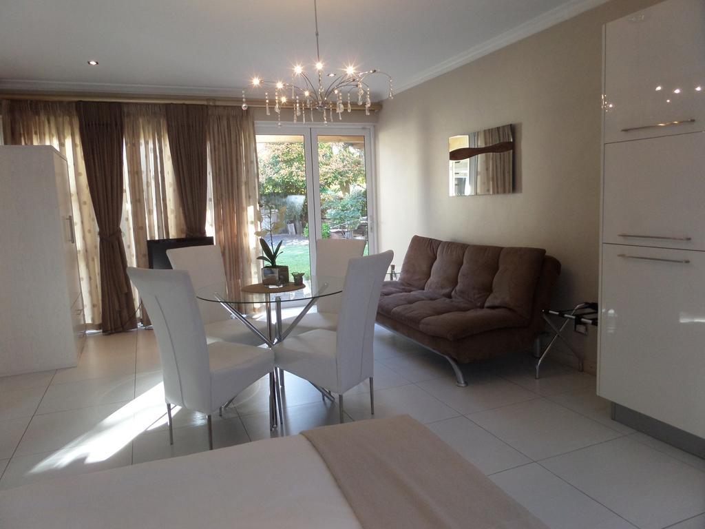 Kasa Nama Hotel Edgemead Szoba fotó